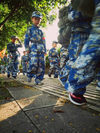 (无畏士兵)无畏小兵闯三国，勇往直前踏破重围，一往无前勇夺桂冠